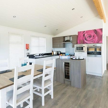 Fishguard Bay Resort Llanllawer Eksteriør bilde