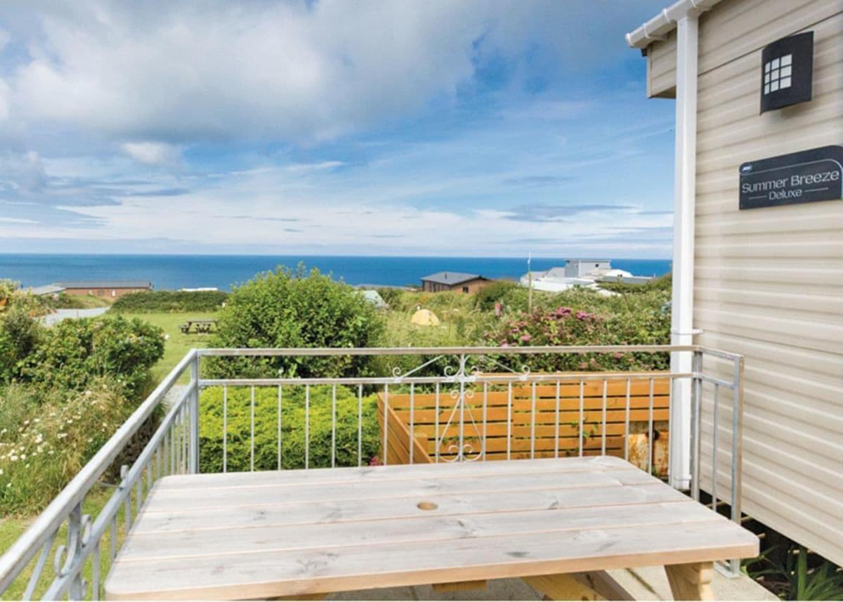Fishguard Bay Resort Llanllawer Eksteriør bilde