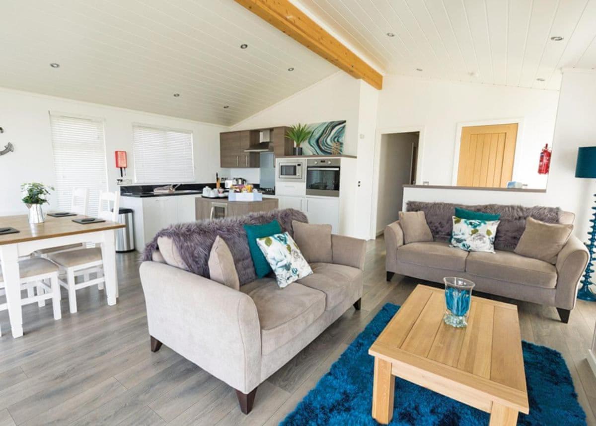 Fishguard Bay Resort Llanllawer Eksteriør bilde