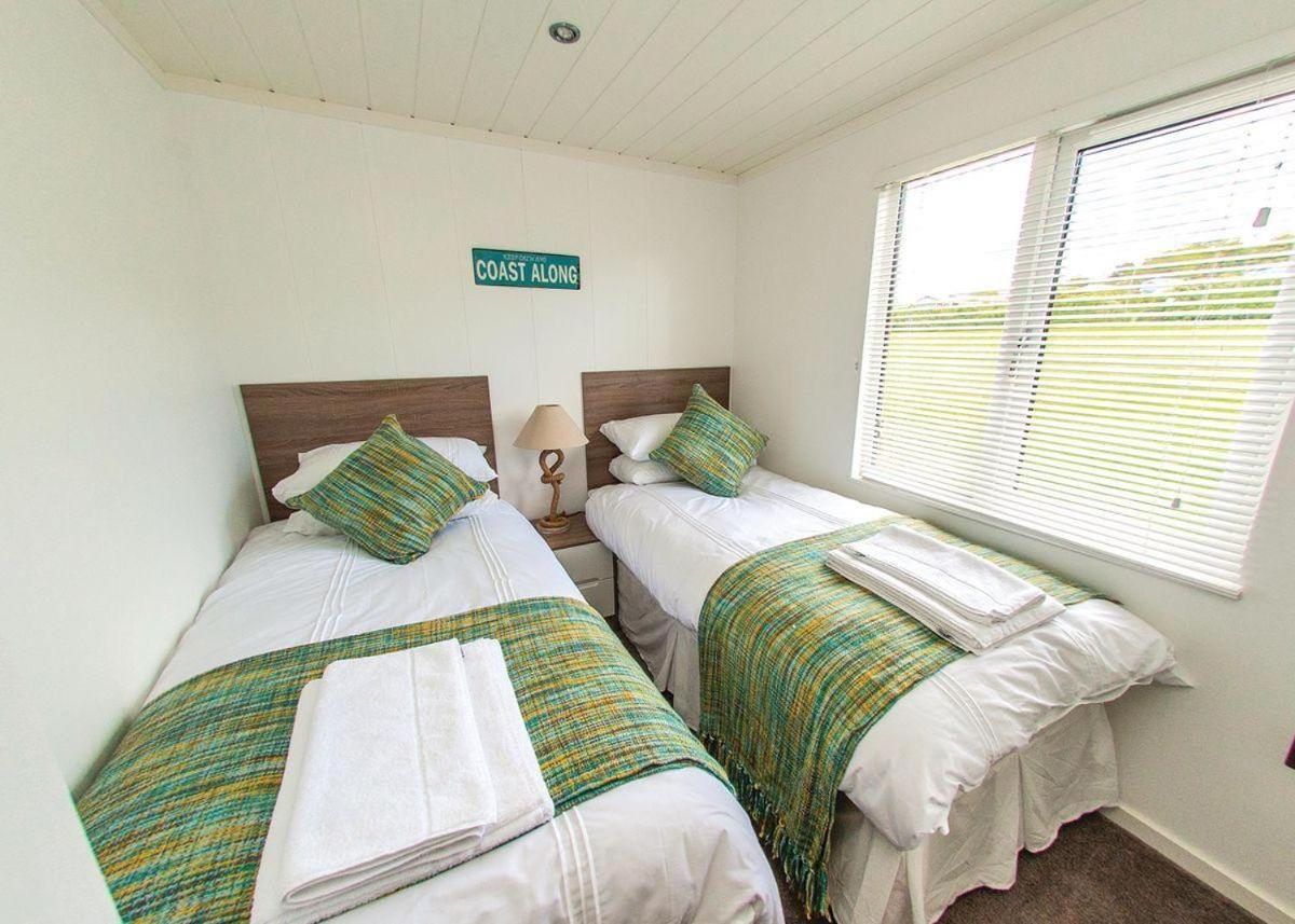Fishguard Bay Resort Llanllawer Eksteriør bilde